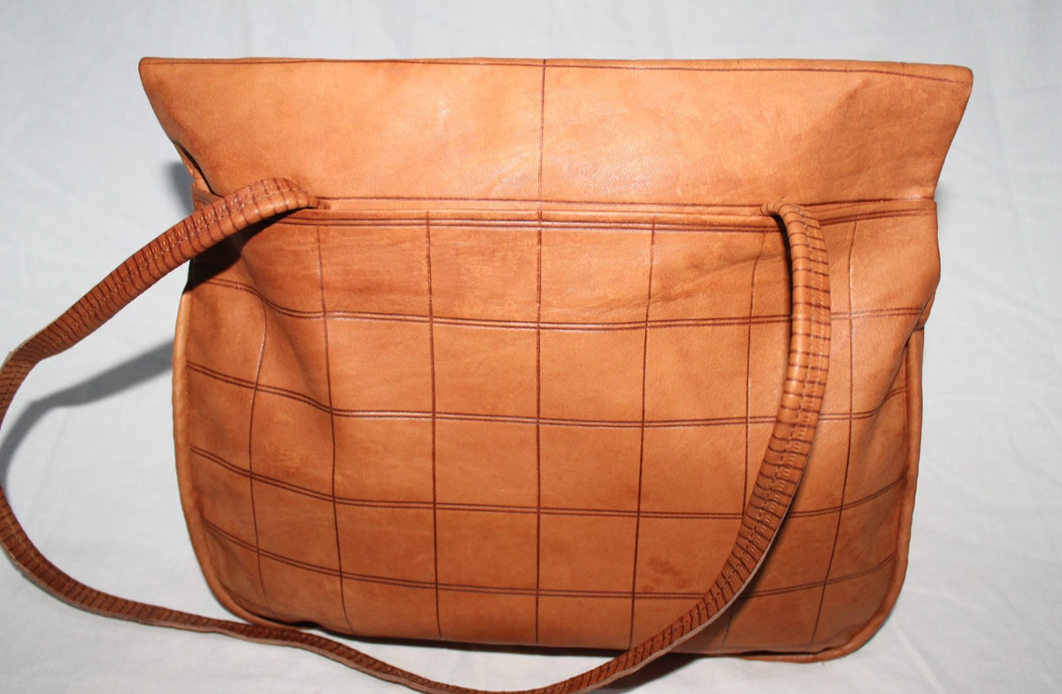 Handcrafted Moroccan Leather Shoulder Bag – Traditional Artisan Design