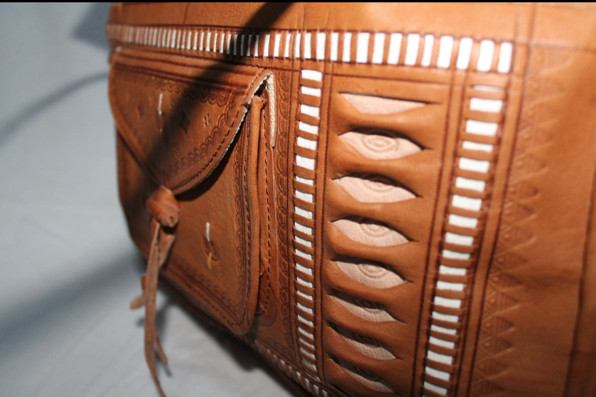 Handcrafted Moroccan Leather Shoulder Bag – Traditional Artisan Design