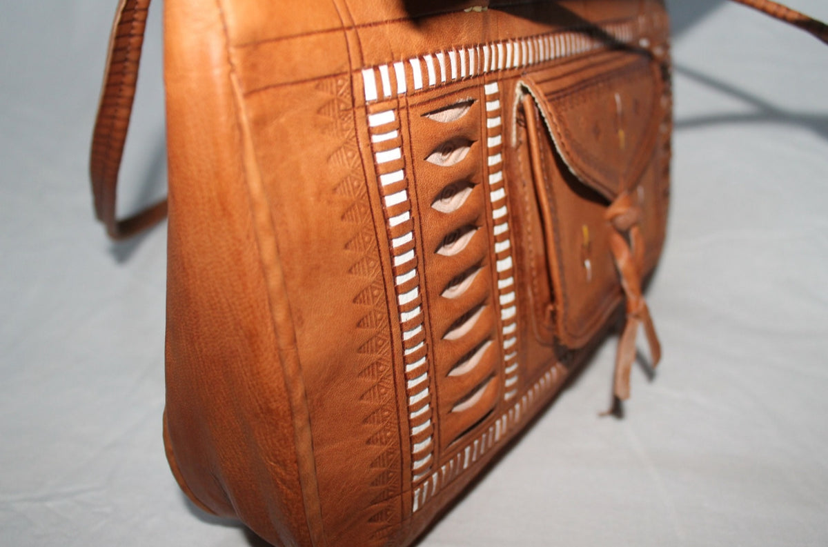 Handcrafted Moroccan Leather Shoulder Bag – Traditional Artisan Design