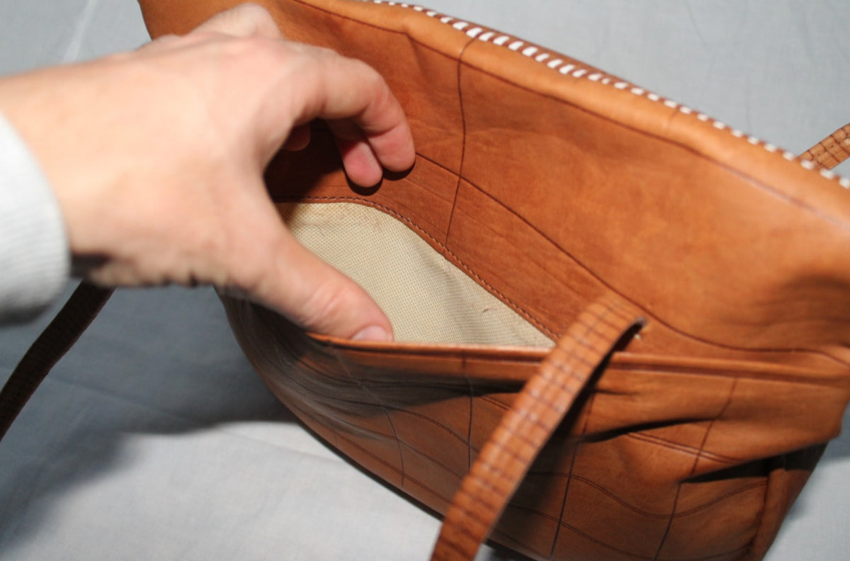 Handcrafted Moroccan Leather Shoulder Bag – Traditional Artisan Design